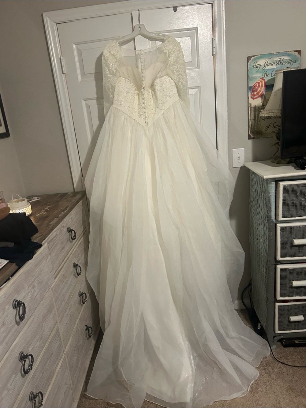 Ivory Oleg Cassini size 16W wedding dress never altered! - Picture 12 of 12